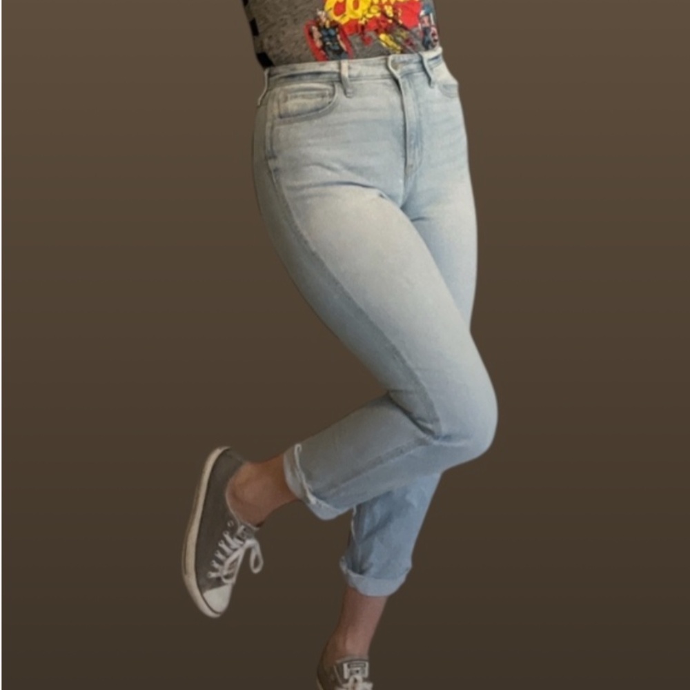 Hollister Ultra High-Rise Mom Jean | Size 3R - Picture 8 of 11